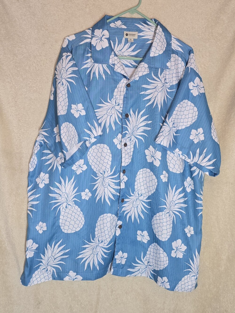 Haggar Men's Hawaiian Shirt Blue and White Pineapple Pattern Short Sleeves Butto